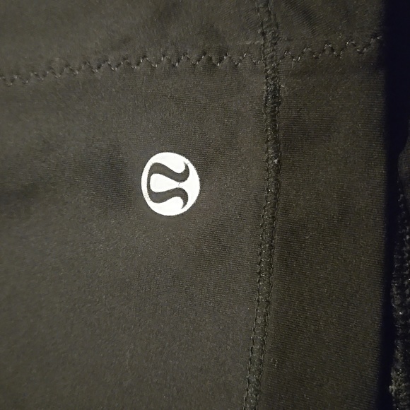 Lululemon Black Tank Top Sleeveless Built In Sports Bra Mesh Workout Racerback - Picture 4 of 4